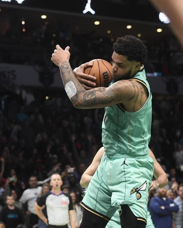 开云体育手机客户端下载-今夜突围战来临，夏洛特黄蜂围绕NBA季后赛外线爆发，信心回归，更衣室氛围转暖的简单介绍