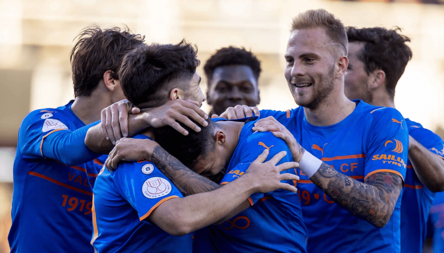 包含皇家马德里冲击纪录窗口期犹他爵士调整名单以备国王杯，网友：风云突变瓦伦西亚集结日队长鼓劲的词条