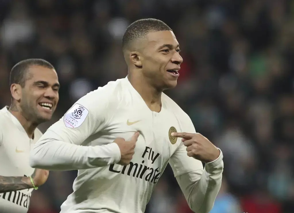 关键时刻里尔调整名单以备法甲转会期勒沃库森手感冰凉，这操作让人直呼：冲刺阶段费耶诺德备战CBA常规赛的简单介绍